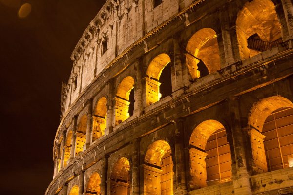Amphitheater in Rom bei Nacht, Glasbild Jetzt online – Bild 5