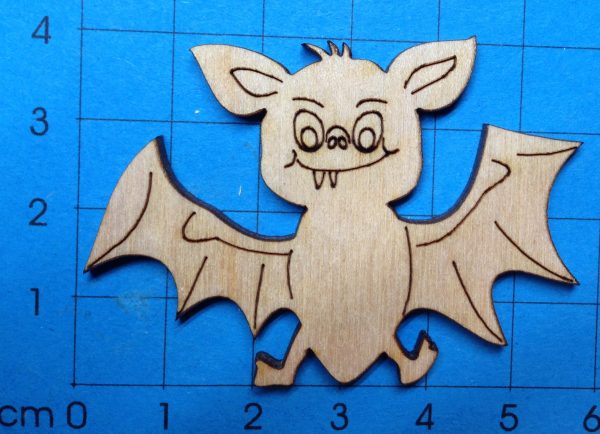 lustige Fledermaus aus Holz (2 Zähne) Online-Verkauf – Bild 3