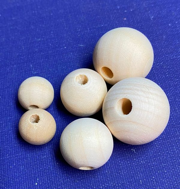 Holzkugeln, durchgebohrt Im Angebot