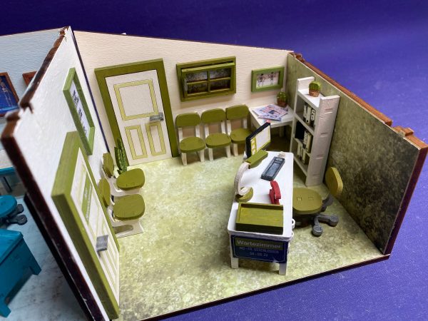 Komplettset  Wartezimmer  für Puppenhaus Zu verkaufen – Bild 3